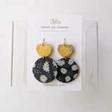 Nicole / Black Daisies