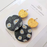 Nicole / Black Daisies