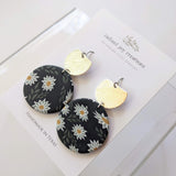 Nicole / Black Daisies