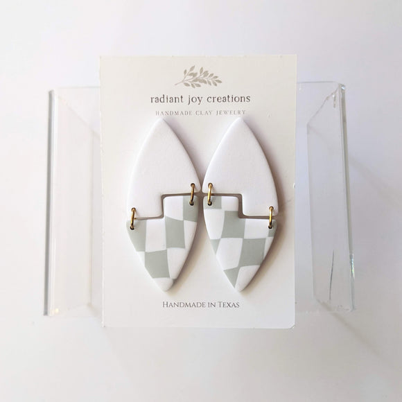 Abstract Pointed Links / Checkered