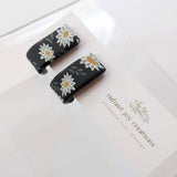 Huggies / Black Daisies