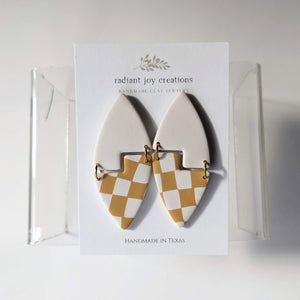 Abstract Pointed Links / Mustard Checkers