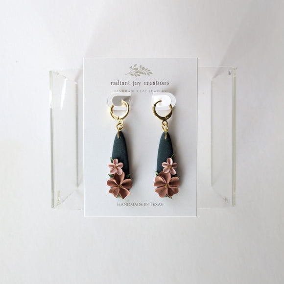 Narrow Drops / Navy & Pink Flowers