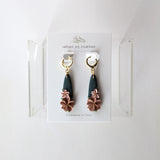 Narrow Drops / Navy & Pink Flowers