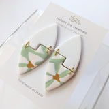 Pointed Abstract Links / Groovy Flowers