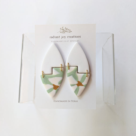 Pointed Abstract Links / Groovy Flowers